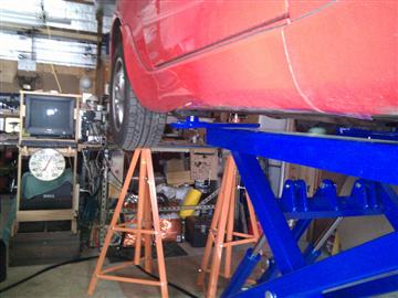 [Image: car_on_lift_2.jpg]